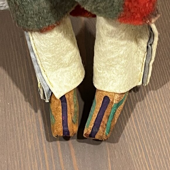 Vintage 40s Skookum Bully Good Indian Man Doll 10" Native American Foot Sticker - Picture 7 of 10